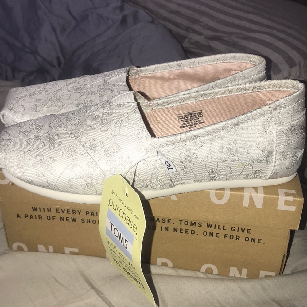 Women’s Toms Brand New